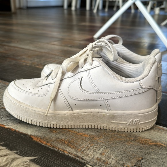 Nike white Air Force One sneakers size 4Y - Picture 7 of 10